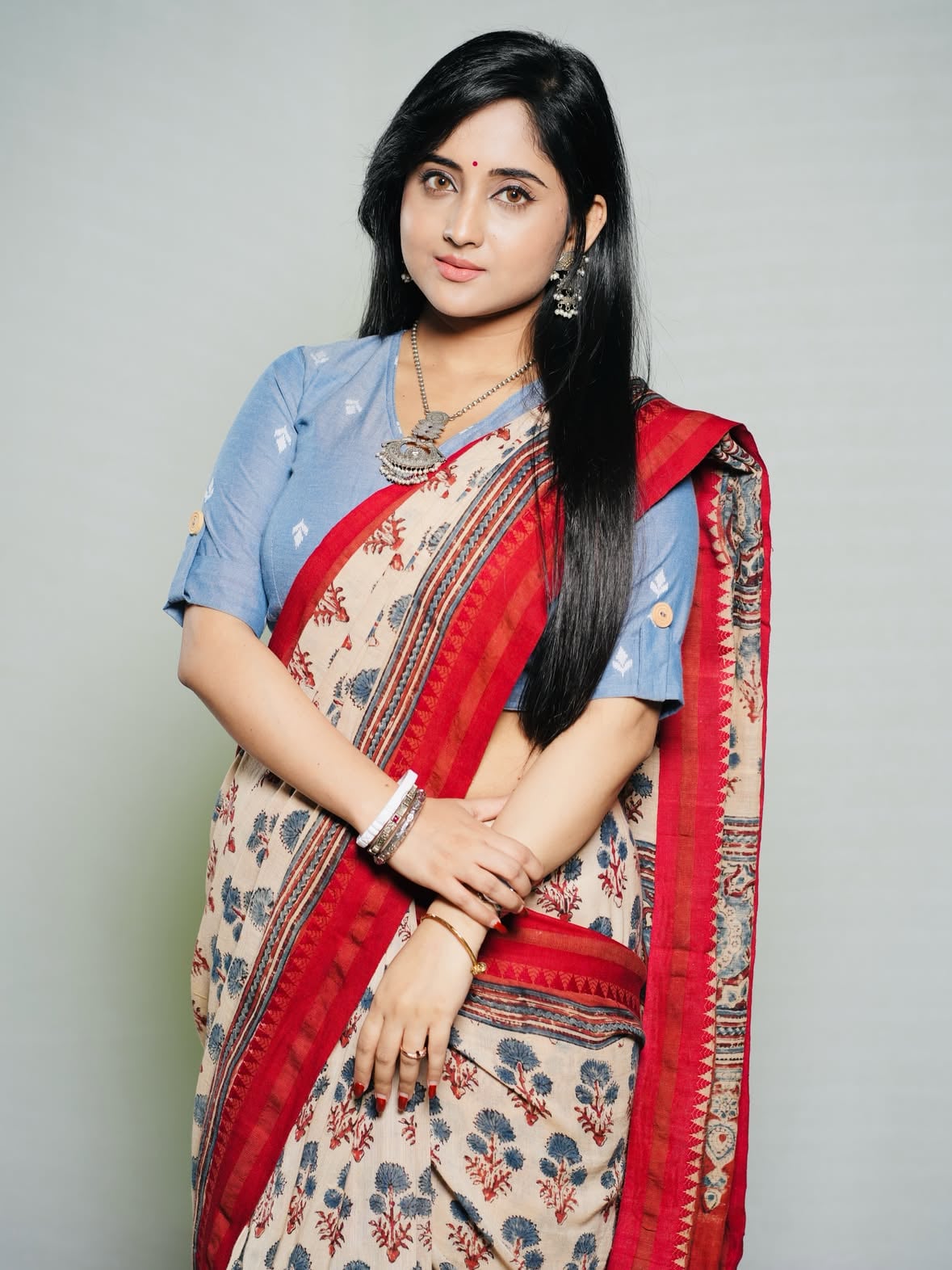 ❤️ Atonko premieres 24th June onwards, with 6 episodes dropping every Wednesday!.... @hoichoi.tv @tvplus.hoichoi @svfsocial @aditiroyz03 

#atonko #purba #hoichoiseries