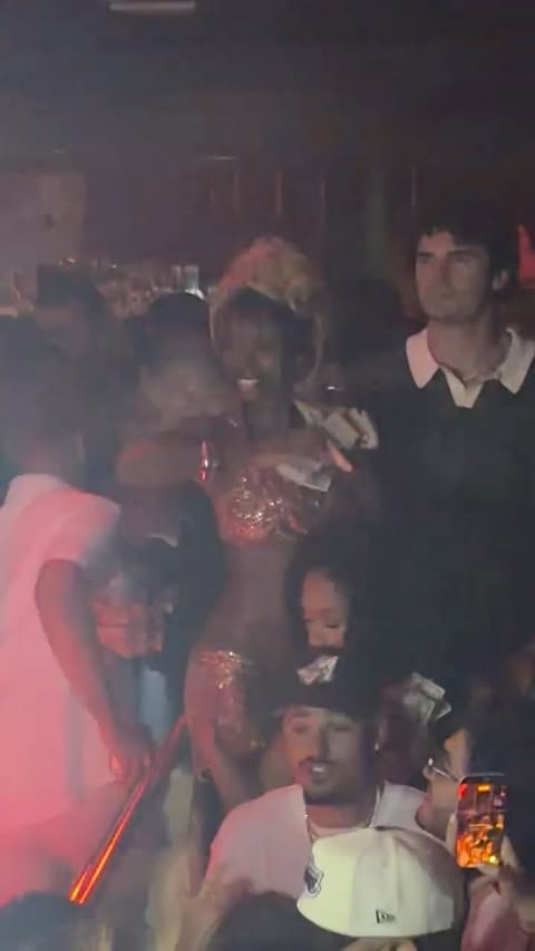 “Love Island”’s Olandria Carthen & Nic Vansteenberghe at E11EVEN Miami on Friday night where they threw 10k in singles out to the crowd!