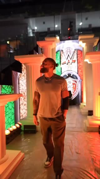 Turin… ACKNOWLEDGE HIM ☝️🇮🇹

#WWEClash in Italy streams TODAY at 2 ET/11 PT on the @espn App in the U.S. and @netflix internationally, with the first hour streaming LIVE on ESPN!