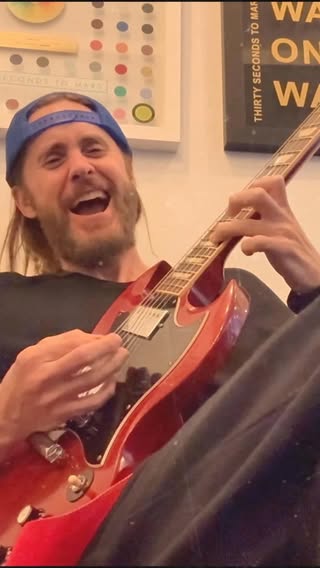 Back in the lab🎸🤘