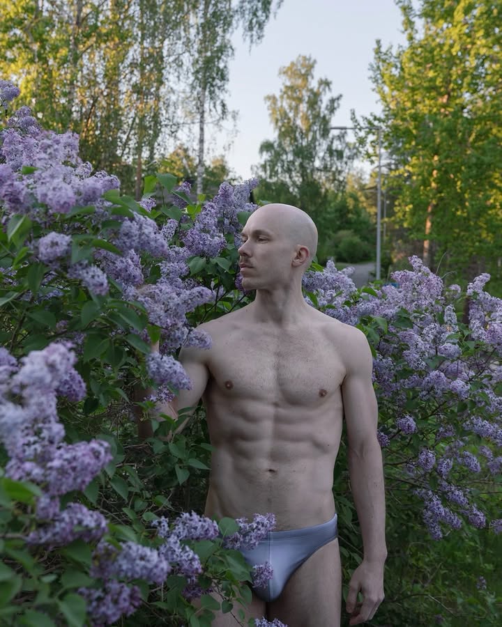 a month that ends like this can’t be all that bad.

#may #recap #lilacs #speedos #minimalist