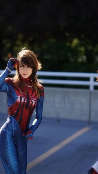 Did someone call for a friendly neighborhood Spiderman? 
In order🖤🕷️
@halcybella 
@strawbeariexx 
@raineemery 
@athena.grimes_ 
📸: @bellashusbandtm 
1800- @bbnomula @ironmouseparty 
#spiderman #cosplay #marval #spidermancosplay #spidersuit