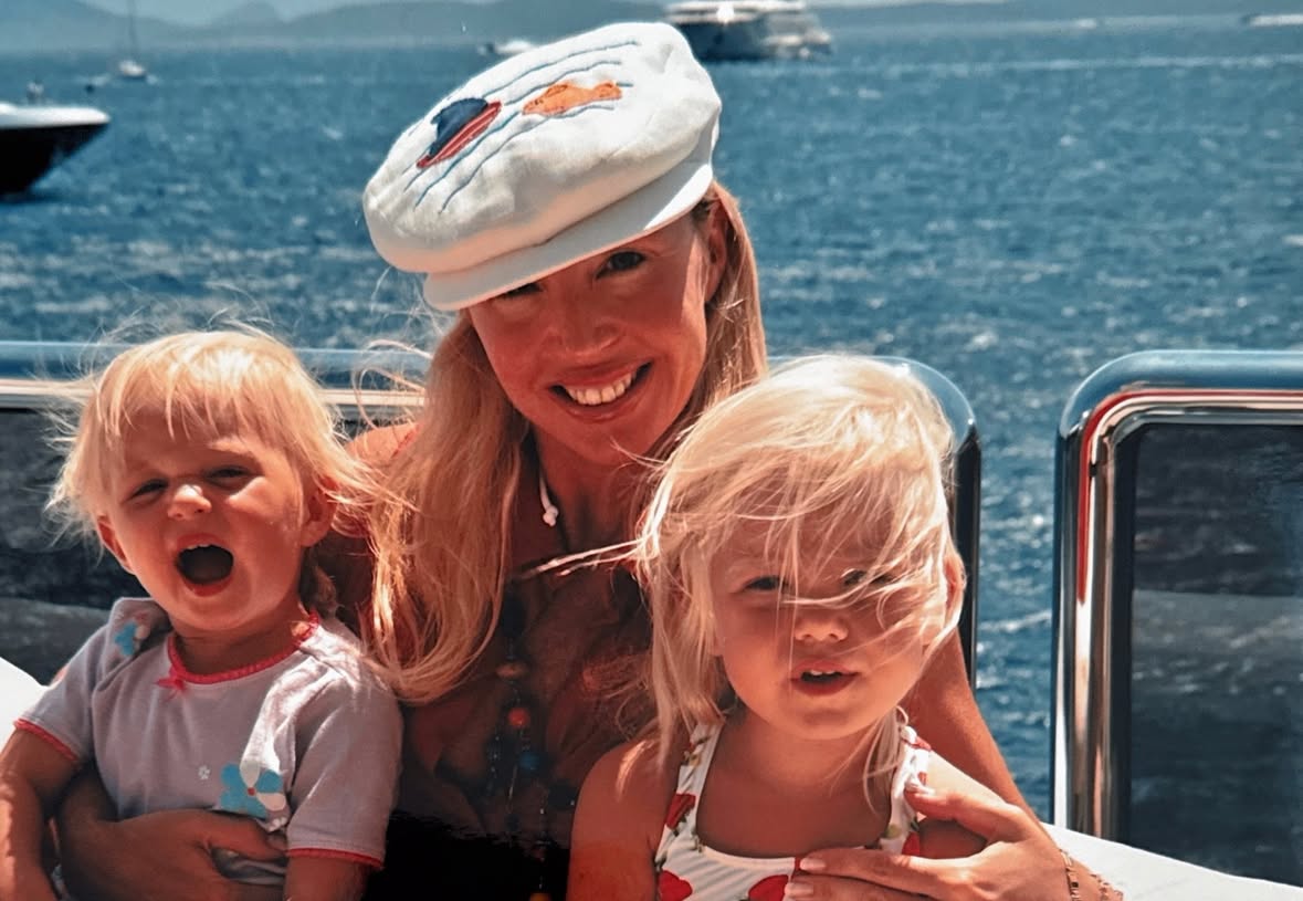 Bonne fête à toutes les mamans ✨
Et surtout à la mienne, pour son amour infini, sa douceur et tout ce qu’elle fait pour nous chaque jour.
Je t’aime plus que tout 💞