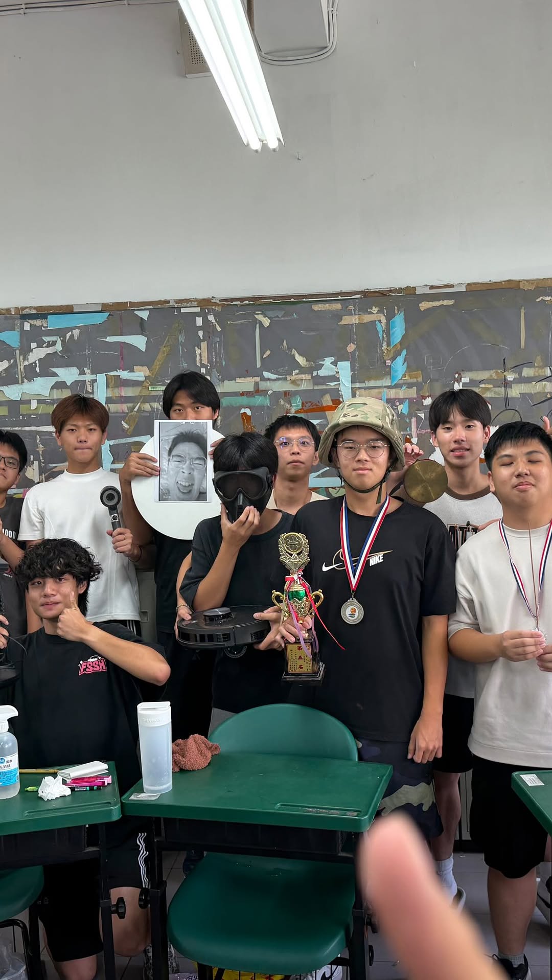 隨機帶一個東西來學校
#畢業倒數