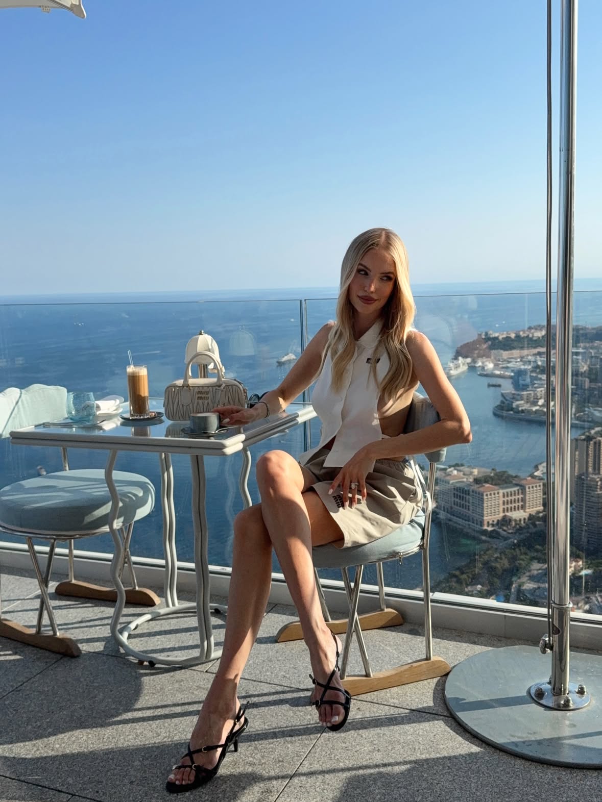 Riviera state of mind @MiuMiu Arcadie☕️
Anzeige/Ad #MiuMiu #MiuArcadie
