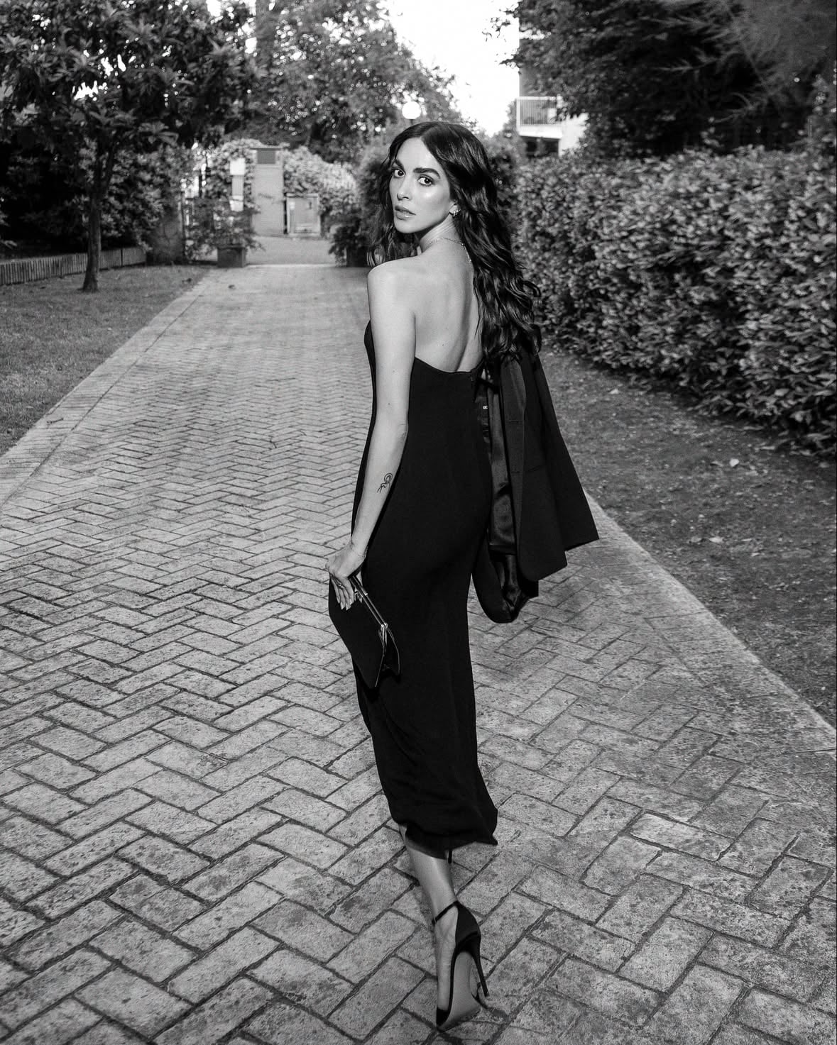 Certe sere a Roma… 
Bellezza, arte e quella luce unica che continua a emozionarmi sempre. 
Sei diventata la mia casa Roma! 

Total look @giorgioarmani 
Jewels @crivelliofficial 
Styled @marvi_marver 
Hair @cotrilspa @domenicaricciardi @claudiazolli_hairstylist_ 
MakeUp @smeraldo44 
Pic @marilatorreph
