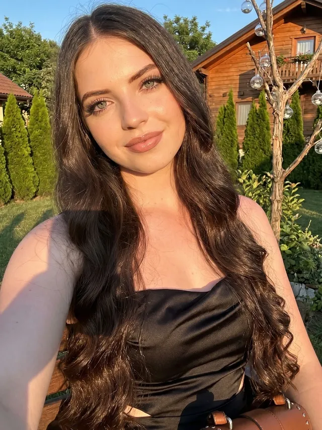 🤎 Rayonner sans effort, sourire sans raison, profiter de l'instant. ✨☀️

#GlowUp #GoldenHourMagic #FashionInspo #ExplorePage #TrendingNow