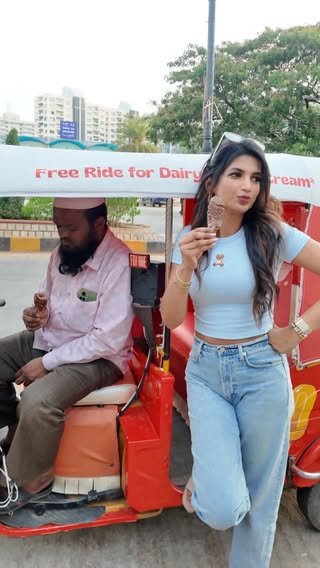 The cutest auto ride ever 🛺❤️😍

#hyderabad #telugu #funnyvlogs eeshablogs snow akka  #dairydayicecream