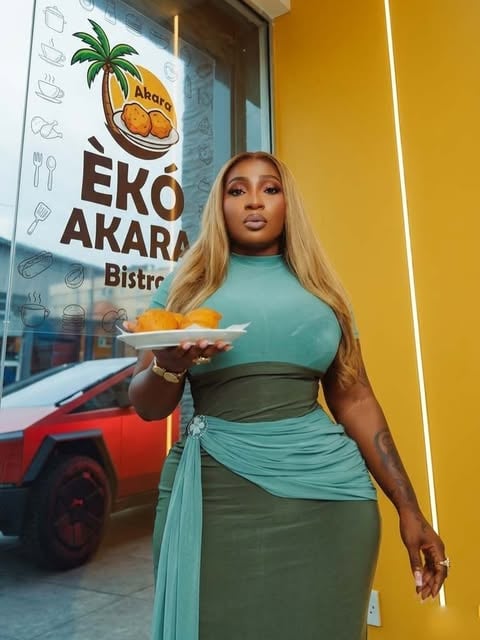Abeg you don chop ?
Patronize my biz today @ekoakaraa 🥂
…
Walk in 70 kunsela rd ikate elegushi Lagos 🥰🩶💚
