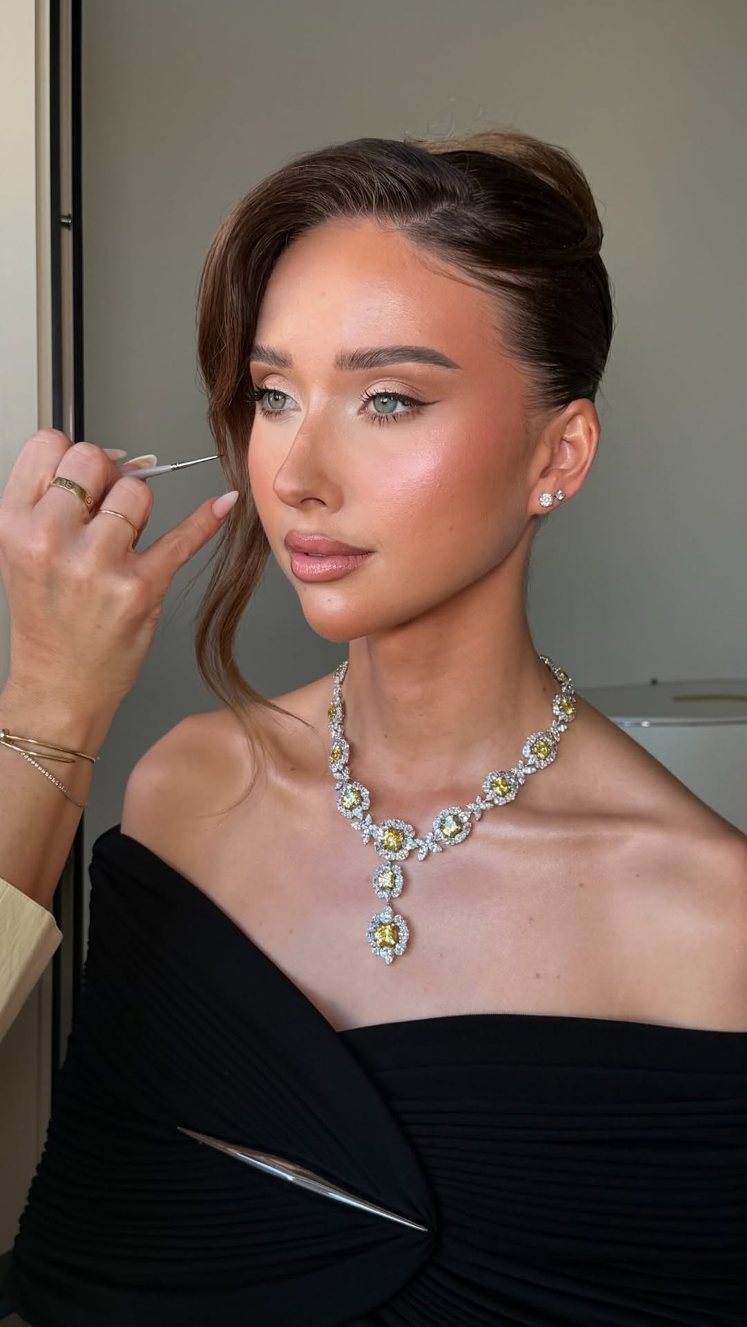 Behind the scenes with these Beauties
@shaniageiss @davinageiss 🎀❤️

#makeupmonaco #makeupcannes #diegeissens #makeupartistinternational #rtl 

@rtl_exclusiv @noura_elmassaoudi