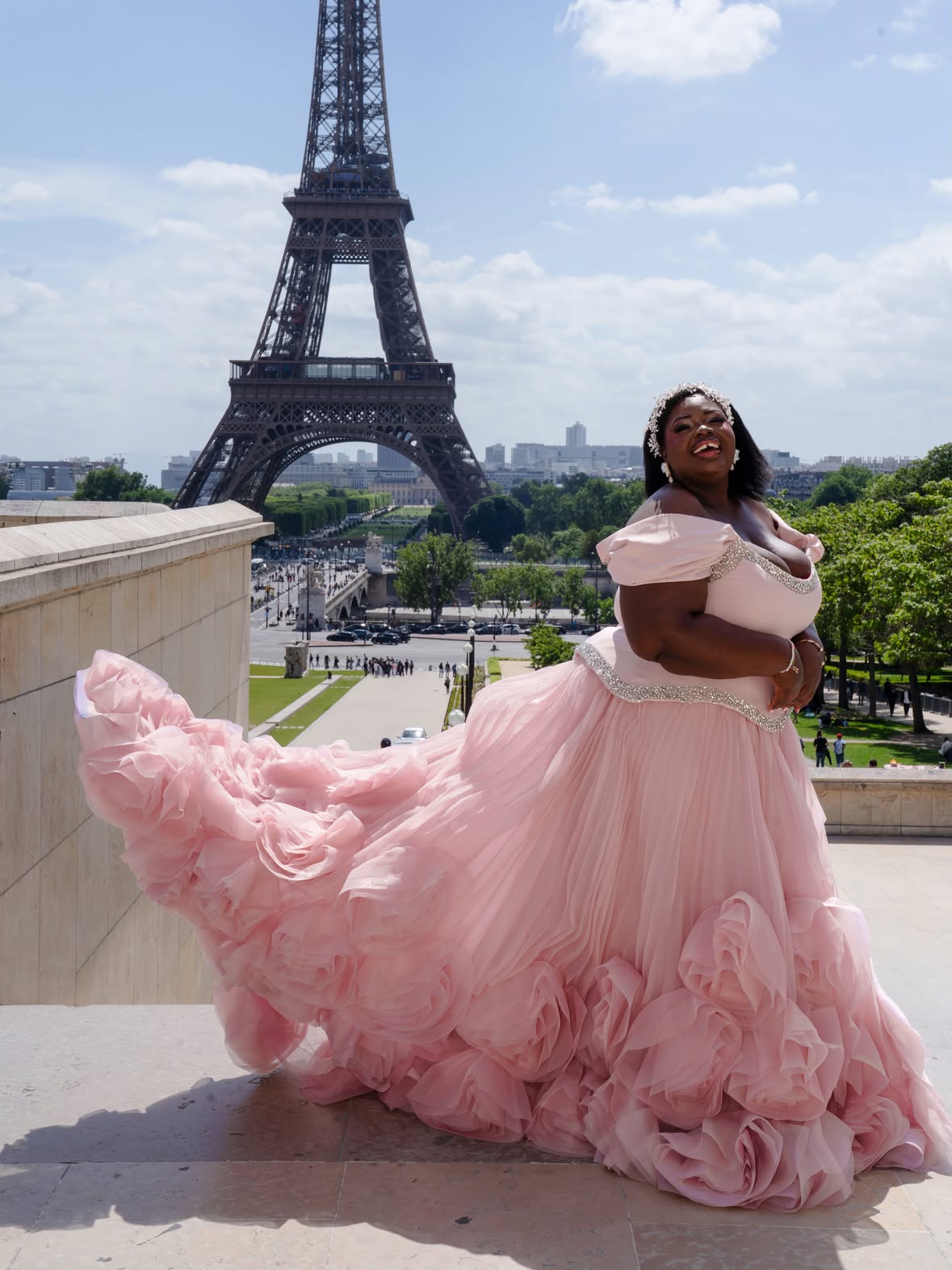 🎂 Chapitre 43 🎂 

Joyeux anniversaire ma Gaëlle. 
T’es grave kiffante comme meuf. Tellement kiffante que je te choisis pour la vie ! 💁‍♀️

Je vous souhaite un joyeux 29 mai mes petits allocos ! 🤩 

👗 @zecombell (prêt)
💄 @mua_paloma 
📷 @unbrix 

#joyeux29mai #Geminiseason #Birthdaygirl