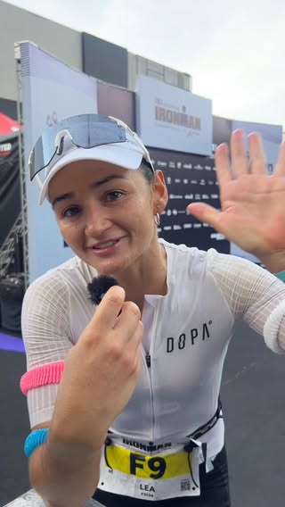 🇫🇷🇨🇱Léa Riccoboni volvió a su distancia favorita y por primera vez en pro, logrando un tremendo 5to lugar en el IRONMAN Brasil🇧🇷

👀 Tras su llegada a meta en Brasil 🇧🇷, Léa nos dejó algunas declaraciones emocionada💪

🗣️”Menos de un año después de haberme fracturado, estar aquí destrás de mujeres increíbles, olímpicas, super emocionada”

⚡Más información y listado AG ➡️ https://trichile.cl/?q=noticia_Record_Chile_Martin_Baeza_IRONMAN_Brasil

#TrichileNews