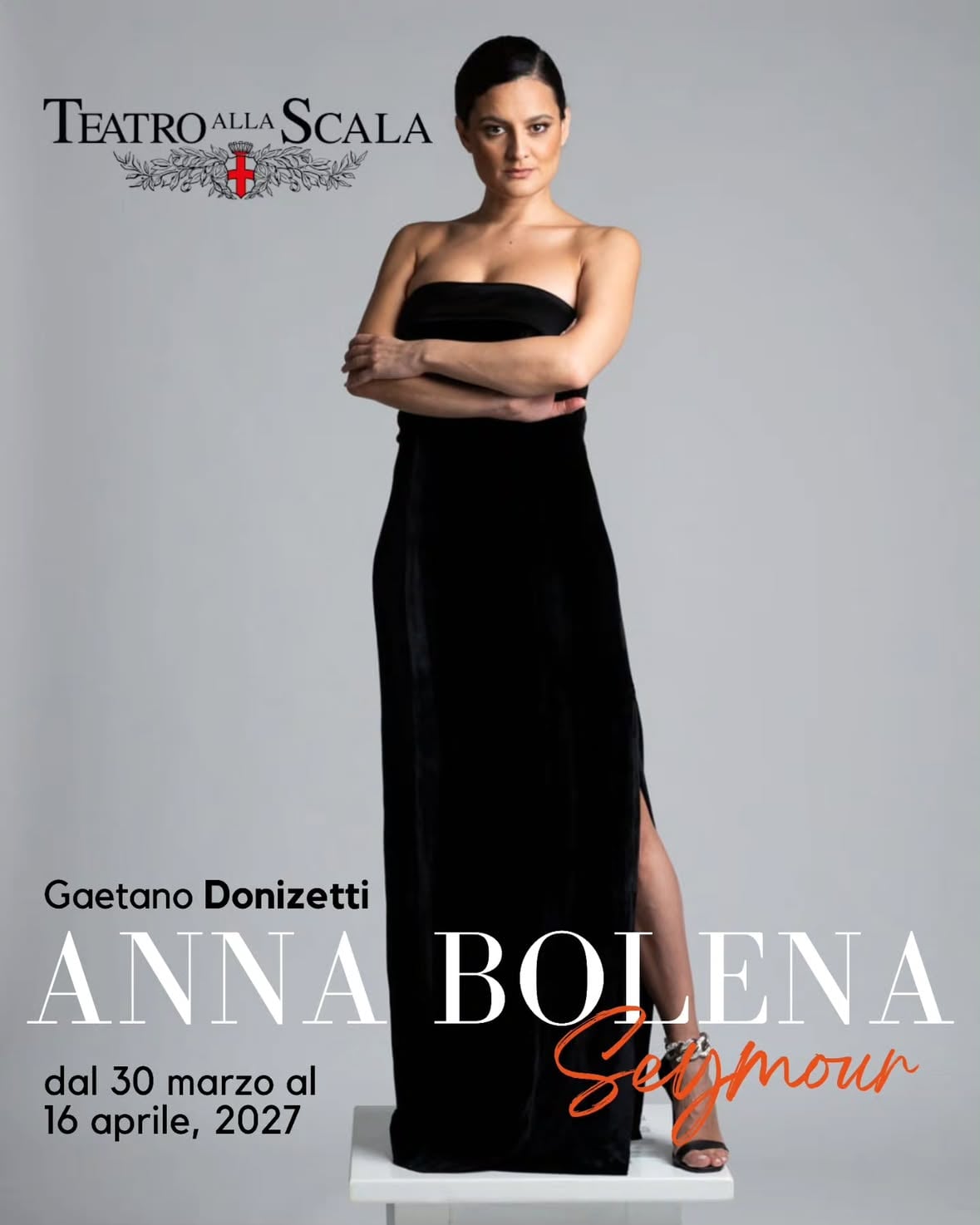 Con grande felicità posso finalmente condividere la notizia del mio debutto al @teatroallascala in 𝘈𝘕𝘕𝘈 𝘉𝘖𝘓𝘌𝘕𝘈 di Donizetti, uno dei grandi capolavori del Belcanto.

Sarò Giovanna Seymour: un ruolo che appartiene alla tradizione del mezzosoprano lirico, una parte che ha attraversato generazioni di voci lasciando un'impronta indelebile nella storia di questo repertorio. Una figura intensa e musicalmente complessa, che sento particolarmente vicina al mio percorso artistico.

Affronto questo debutto con gratitudine, emozione e senso di responsabilità, consapevole del privilegio di calcare il palcoscenico di un teatro che è riferimento assoluto per il mondo dell'opera.

Un grazie speciale al mio agente Alessandro Ariosi @ariosimanagement che, con attenzione, professionalità e fiducia, ha contribuito a rendere possibile un desiderio custodito a lungo.

📸 @silviabordinphotography
#Donizetti #AnnaBolena #housedebut #giovannaseymour #teatroallascala