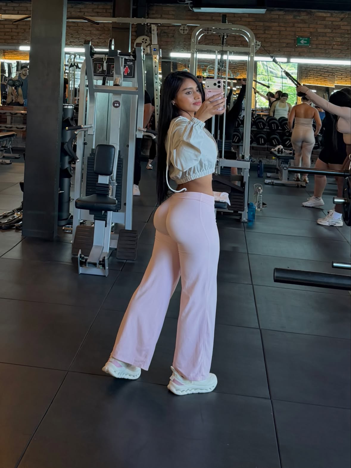 Día de gym 🩷
.
.
.
.
.
.
.
.
.
.
#gym #gymmotıvatıon #gymlife #sindylopez #honduras