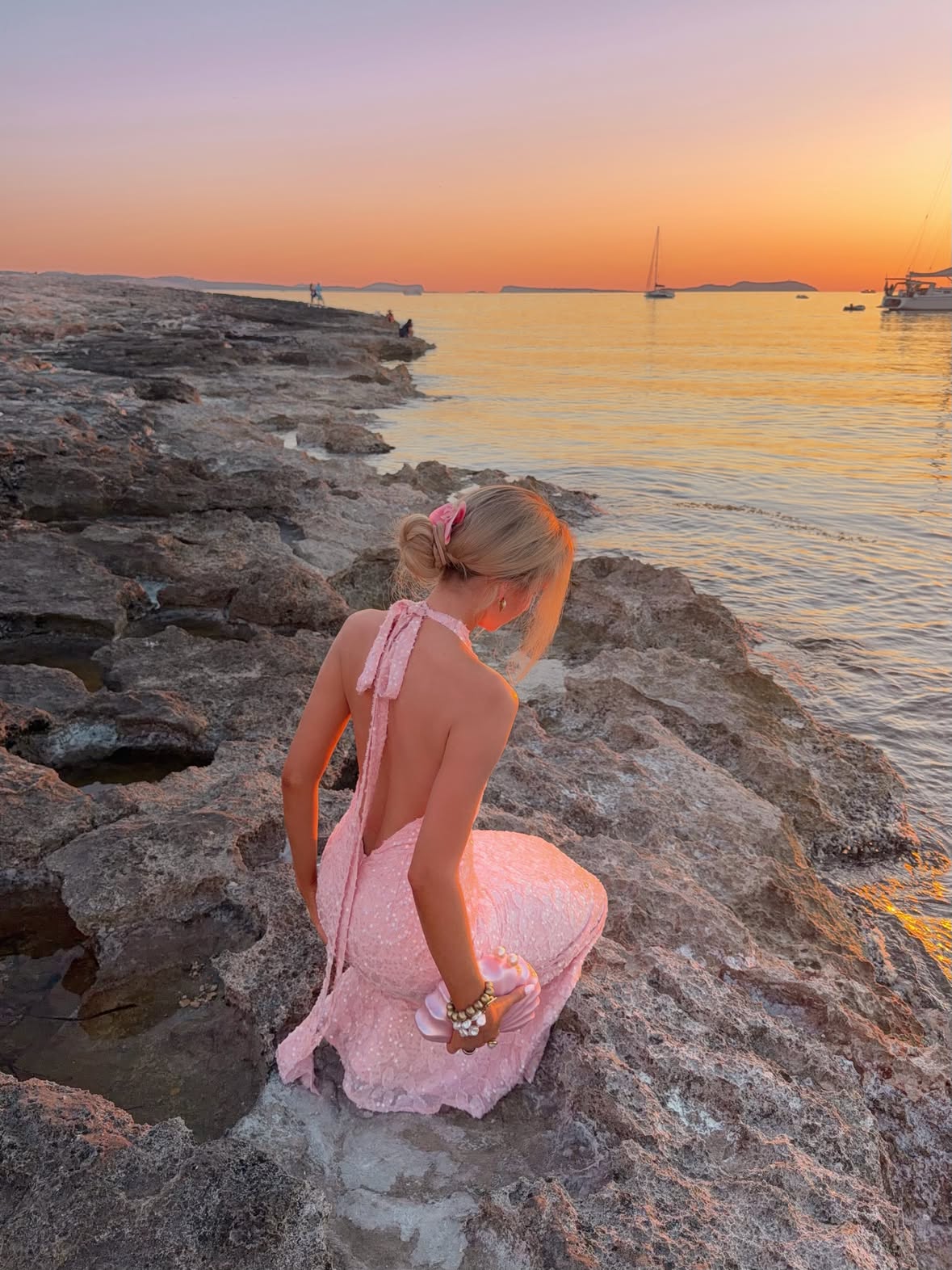 this week in ibiza: 

what a DREAM I’ll never get over it @selfie_leslie 🌸🌴🌊

#eurosummer #summeroutfits #ibiza
