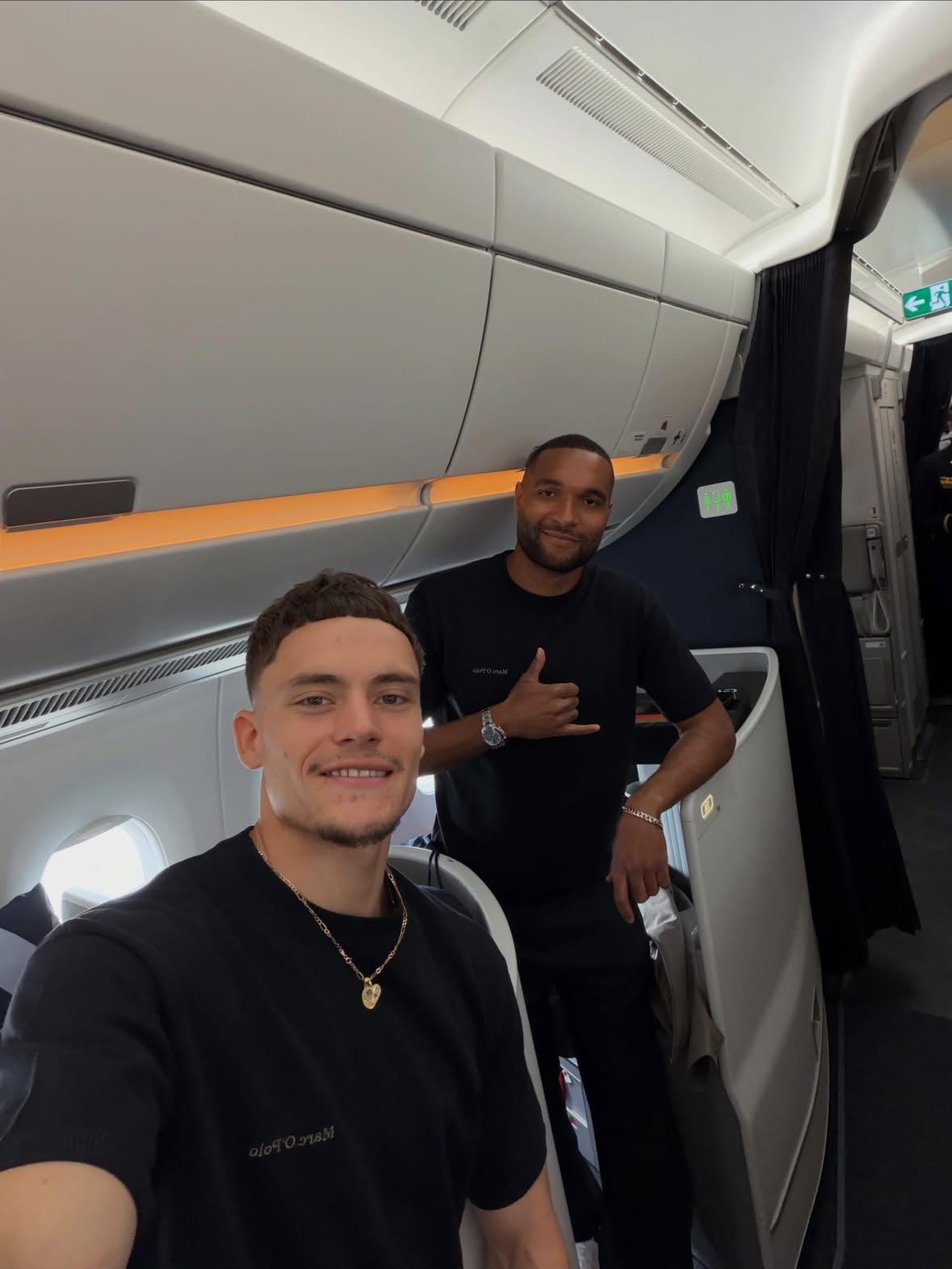 Take off to 🇺🇸 @dfb_team 🇩🇪