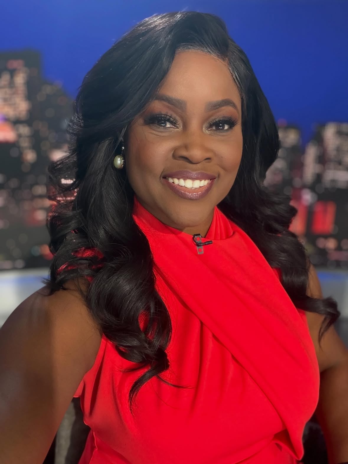 SOMETHING NEW: It’s official! Excited to be the new host of Chicago Report, the station’s political show, each evening from 6:30-7p CST on Ch50 and 10-10:30p on FOX32! I hope you’ll be tuning in! 

Note: Still going to ask you to hop online for Chicago Live weekdays from 1-4p CST as well!
~
#Chicago #News #Politics #Host #Live