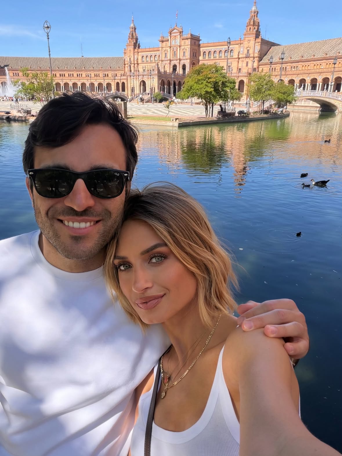 Il meglio del meglio di @antongiuseppemorgia , per ricordare a tutti noi ma sopratutto a me stessa che nel giorno del suo compleanno è lui ad averci fatto il regalo più grande: la sua modesta presenza nelle nostre vite. 😂🎂 auguri amore mio, tanti altri di questi scatti insieme ♥️