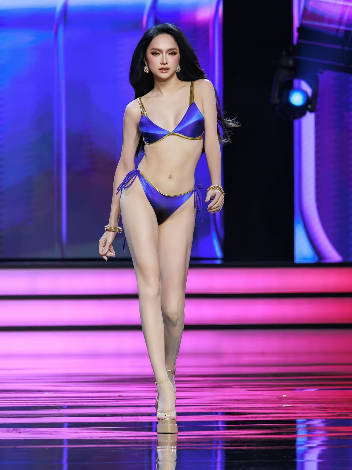 Swimsuit | Grand Final | MGI All Stars 💙✨
@missgrandinternational 

Jewellery | @diamondpower_usa 
Make up artist | @quannguyen_makeup 
Hair stylist | @pulehairstylist 
Support team | @leminhmakeup @tunohairstylist
Photographer | @dothongmedia 

#HuongGiang #MGIAllStars #MissGrandInternational