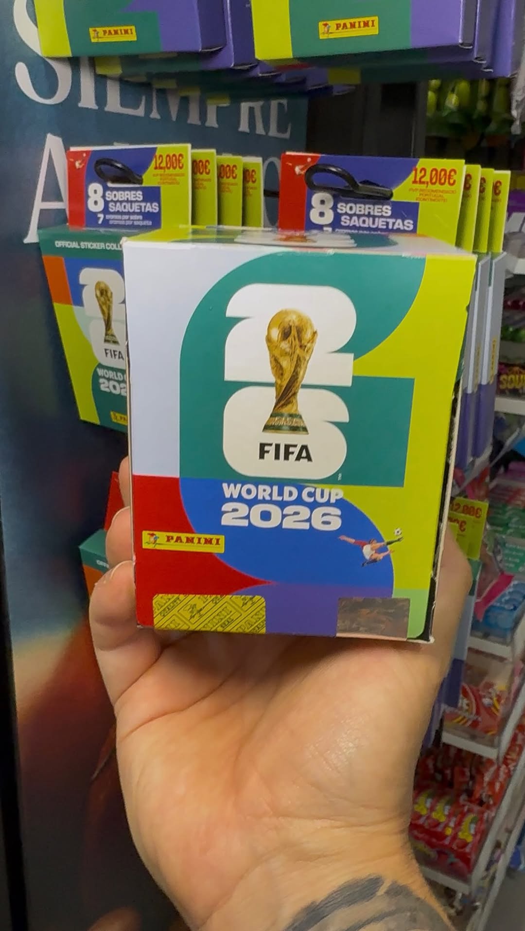 🎉⚽ ¡SORTEO MUNDIALISTA! ⚽🎉

¿Quieres ganar una caja de barajitas  del Mundial 2026? 🤩

¡Tenemos 3 cajas de 50 sobres - 350 barajitas,  para 3 ganadores! 🏆🏆🏆
(1 caja para cada ganador)

Participar es muy fácil:
✅ Sigue a @casaturpial.es 
✅ Sigue a @borisluqueyt 
✅ Etiqueta en comentarios a 1 amigo con quien te encantaría compartir o intercambiar cromos ⚽🫶

🚫 No se permite etiquetar cuentas de famosos, marcas o perfiles comerciales.

✨ Cuantos más comentarios, etiquetando amigos diferentes, más oportunidades de ganar.

📅 Anunciaremos los ganadores  a traves de un live el 08/06/2026

📍 Los ganadores deberan retirar su caja de barajitas, en nuestra tienda ubicada en Madrid, España, en Calle General Zabala 24, Barrio Properidad, 28002. Se puede gestionar el envio por GLS, gastos de envio a cuenta del ganador.

¡Que empiece la caza de las barajitas difíciles! 🔥😎

#Sorteo #SorteoInstagram #Mundial2026 #Panini