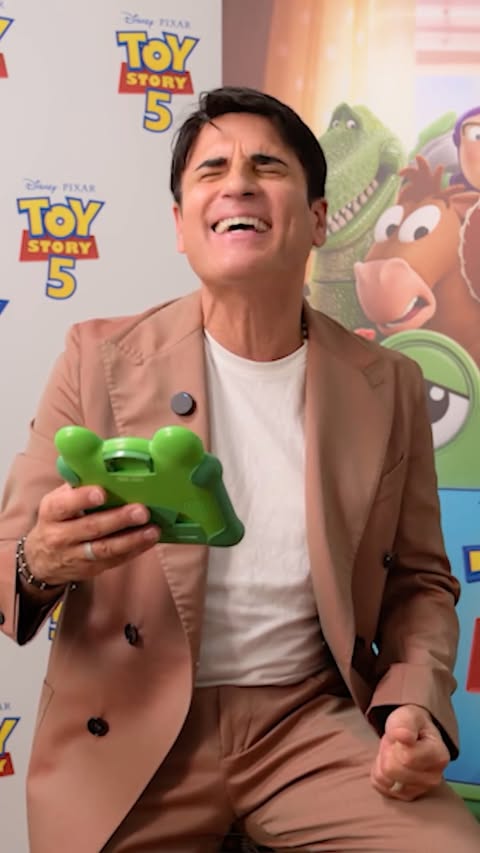 Un annuncio speciale per un cameo d’eccezione. 🍕⁣🕶️
Sal Da Vinci è la voce italiana di Pizza cu 'e llente in #ToyStory5, dal 18 Giugno solo al cinema.