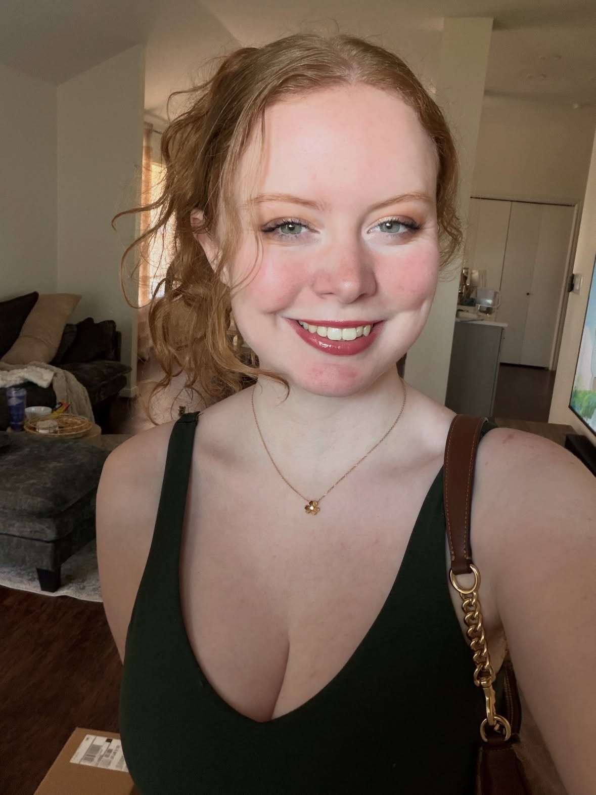 soooooo who’s going to kiss this lipstick off of me…. 👀