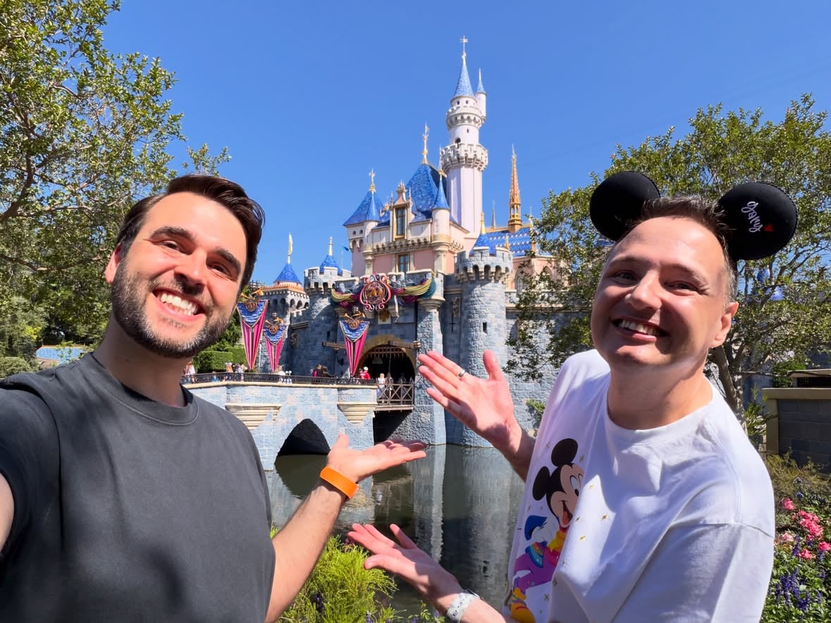 The travel day vlog kicks off a ✨MAGICAL✨ 'Disneyland-Land' vlog series tomorrow at 5pm UK time 🥳

Set your reminder now! ⏰ and Subscribe on YouTube 🔔

#disneyvlog #disneyland