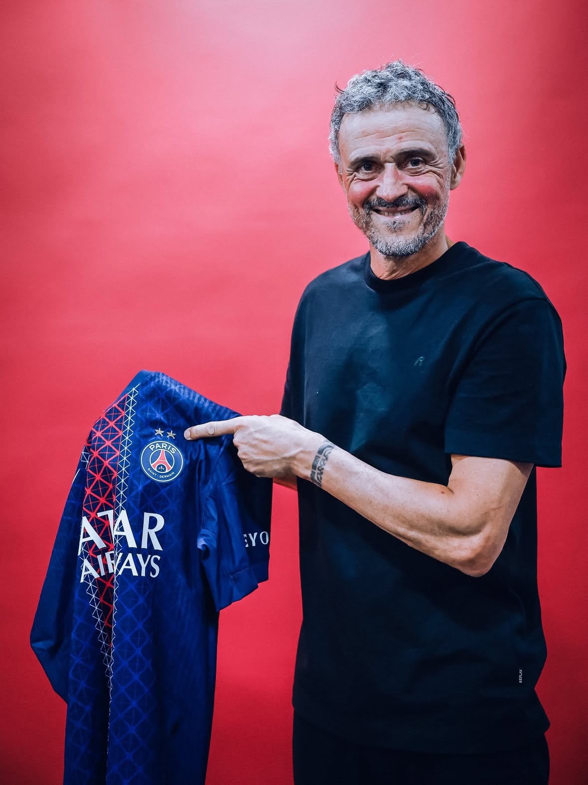 🚨❤️💙 𝐒𝐄𝐂𝐎𝐍𝐃 𝐒𝐓𝐀𝐑: 𝑯𝑬𝑹𝑬 𝑾𝑬 𝑮𝑶! ⭐️⭐️

No time wasting at Paris Saint-Germain, already dropping the second star on shirt after 𝒃𝒂𝒄𝒌-𝒕𝒐-𝒃𝒂𝒄𝒌 𝑪𝒉𝒂𝒎𝒑𝒊𝒐𝒏𝒔 𝑳𝒆𝒂𝒈𝒖𝒆𝒔.

…Luis Enrique’s smile says it all. Tired. Happy. 𝐏𝐫𝐨𝐮𝐝. 💫