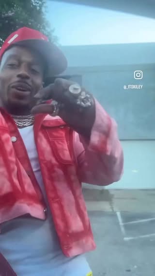 Sauce baby mama and him need a reality show …