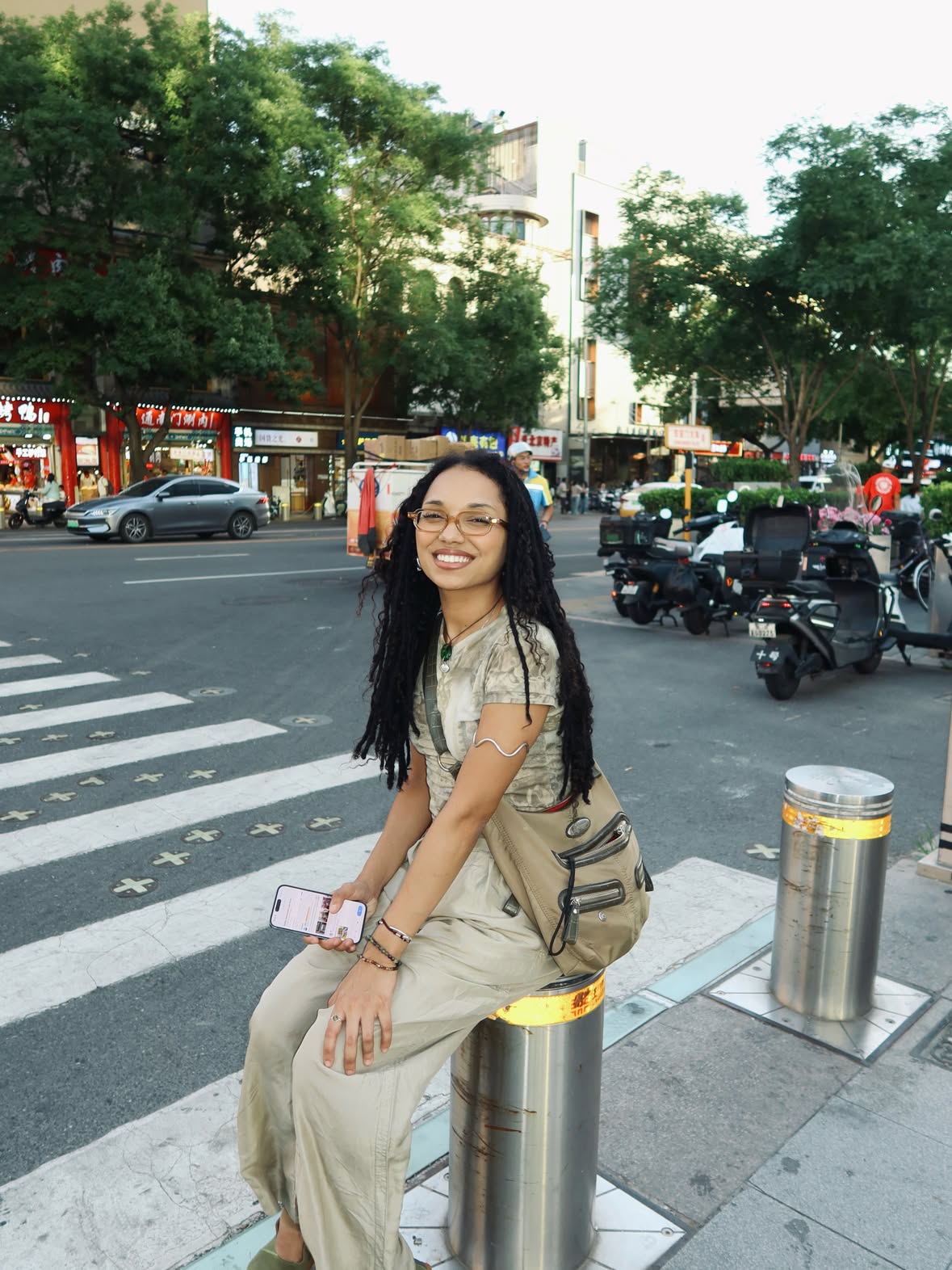 Solta pelas ruas de Pequim 🇨🇳 

(já tem vlog no canal do começo da viagem!)