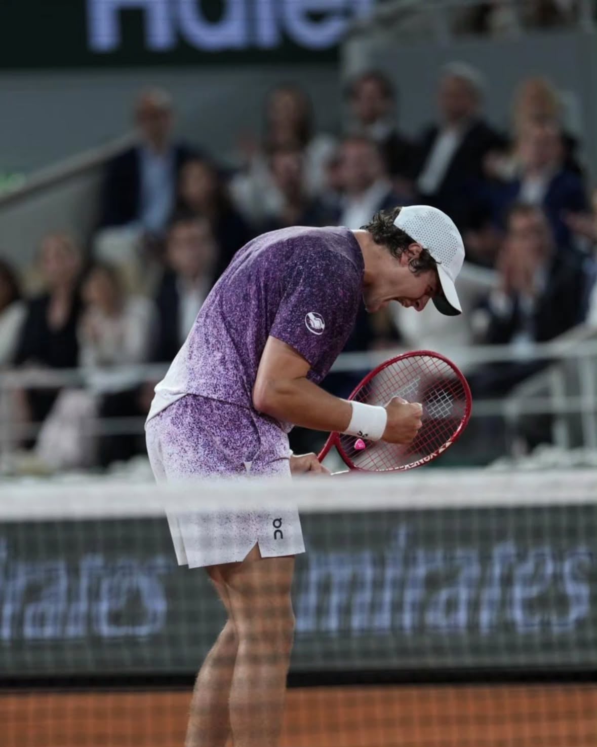 Ontem não deu, mérito total do Mensik, mas eu vivi um sonho em Roland Garros. Foi um torneio super positivo, que me dá ainda mais confiança e convicção no meu tênis. Obrigado a todos pela torcida. 🙏🏻 Hora de recarregar as energias para a temporada de grama. 🔋

Yesterday it wasn't meant to be, all credit goes to @mensik.jakub, but I lived a dream at Roland Garros. It was a super positive tournament, which gives me even more confidence and conviction in my tennis. Thank you everyone for the support. 🙏🏻 Time to recharge for the grass season. 🔋

📸: Philippe Montigny/FFT | @rolandgarros

@on • @xpinvestimentos • @yonex_tennis • @rolex • @mercadolivre • @clarobrasil