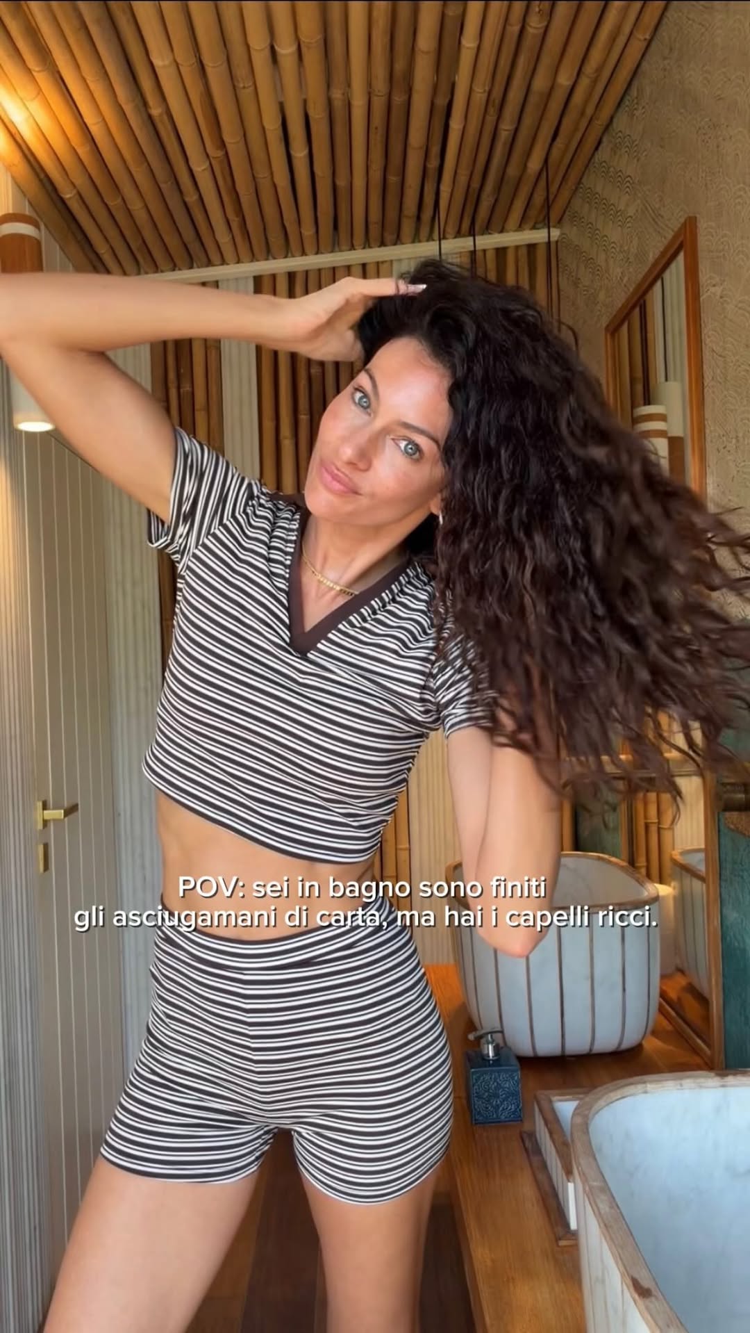 Ci sono le ricce che lo fanno e chi mente… 😜 #curls #curlyhair #ricci