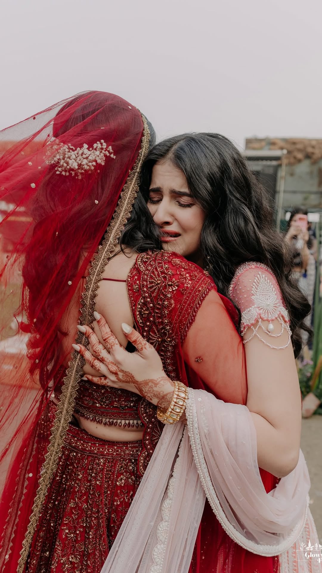 First look ;) 

@someonestopsaniya drinking game : take a shot everytime tatu cries during the wedding episode, link in biooo ;)