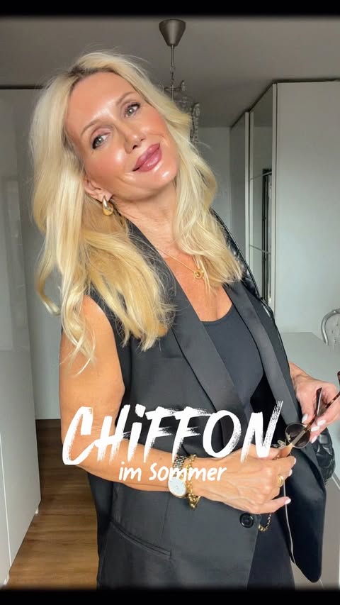 Einen wunderschönen guten Morgen am Dienstag ❤️❤️

Angezogen, aber dennoch fühlt es sich nicht so an! Zumindest bei diesem Rock❤️
Man sieht Chiffon gerade sehr häufig- und im/ als Rock finde ich es richtig gut, aber auch als Oberteil!

Das Wetter war gestern überraschender Weise sehr gut- Sonne und Wolken wechselten sich ab, bei angenehmen 25 Grad. So könnte es doch bleiben?! 

Die Pflicht ruft, noch heute und morgen 💃…dann wird bissle gefeiert🎉🍾, dann geht’s in den 🛫🏝️
Aber dazu demnächst!..

Ich wünsche Euch einen schönen Dienstag und a Grüßle & Küssle 🥰

#chiffonskirt#streetstyle#mystyle
