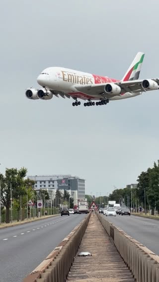 ‼️The New Emirates Arsenal Champions Livery Airbus A380 landing at London Heathrow Airport 😍✈️🇦🇪
.
#emirates #airbus #aviation #arsenal #planespotting