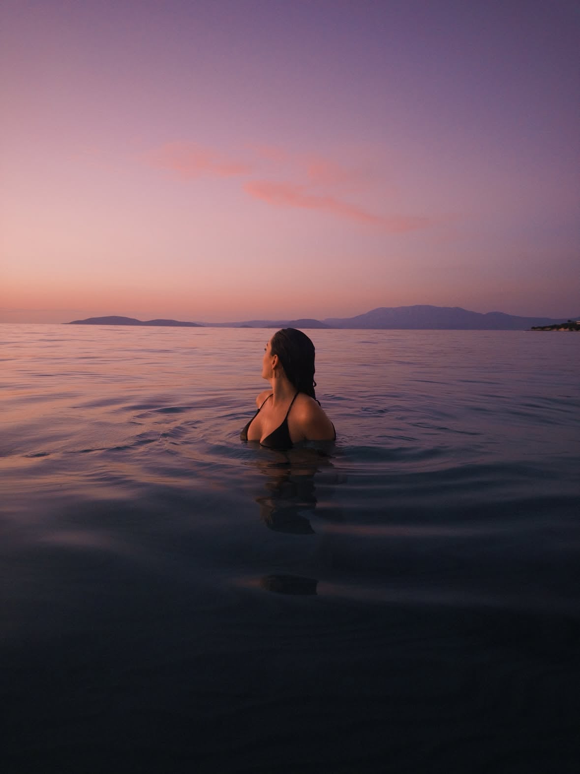 👙🌊🍷☀️🌸