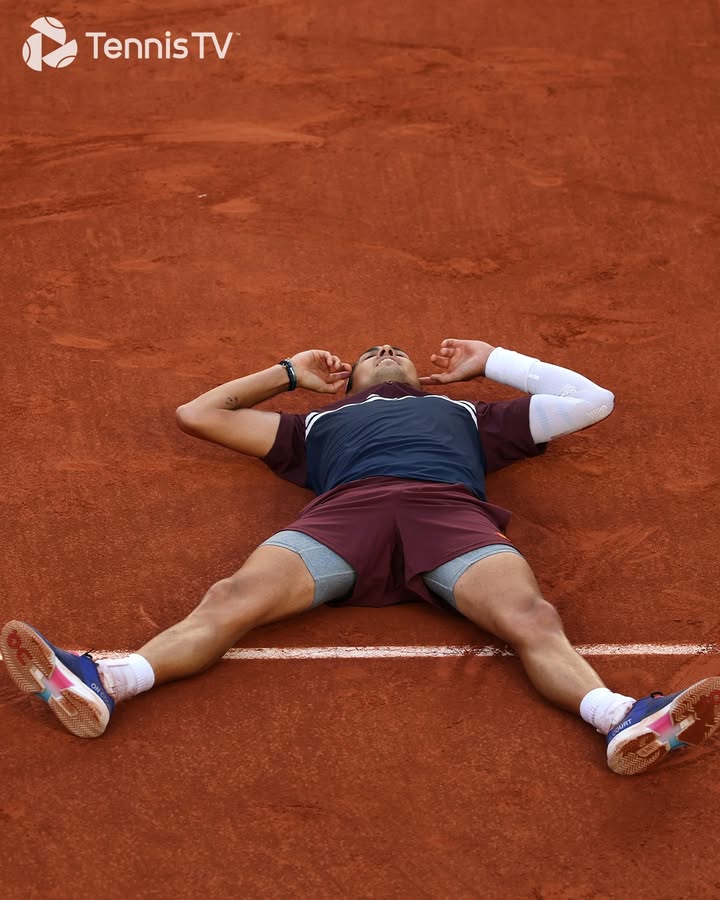 Milestone Moment 🙌🇨🇱 Tabilo is through to his first Grand Slam 4th Round - ending the incredible run of Moise Kouame! 

#tennis #tennistv #atptour #tabilo #rolandgarros