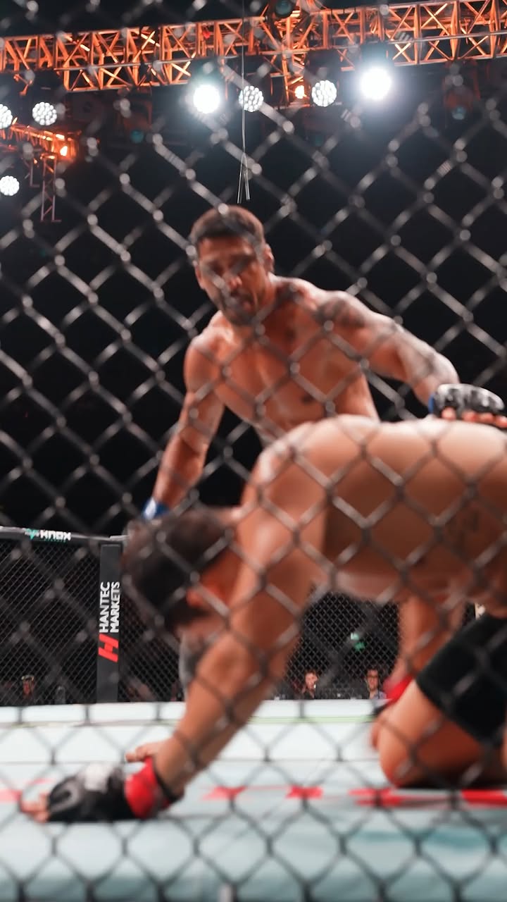 SPUN HIS CHIN 🔄

@DiasFelipeofc brought the power for a RD1 TKO win at #UFCMacau!

[ LIVE NOW on @ParamountPlus ]