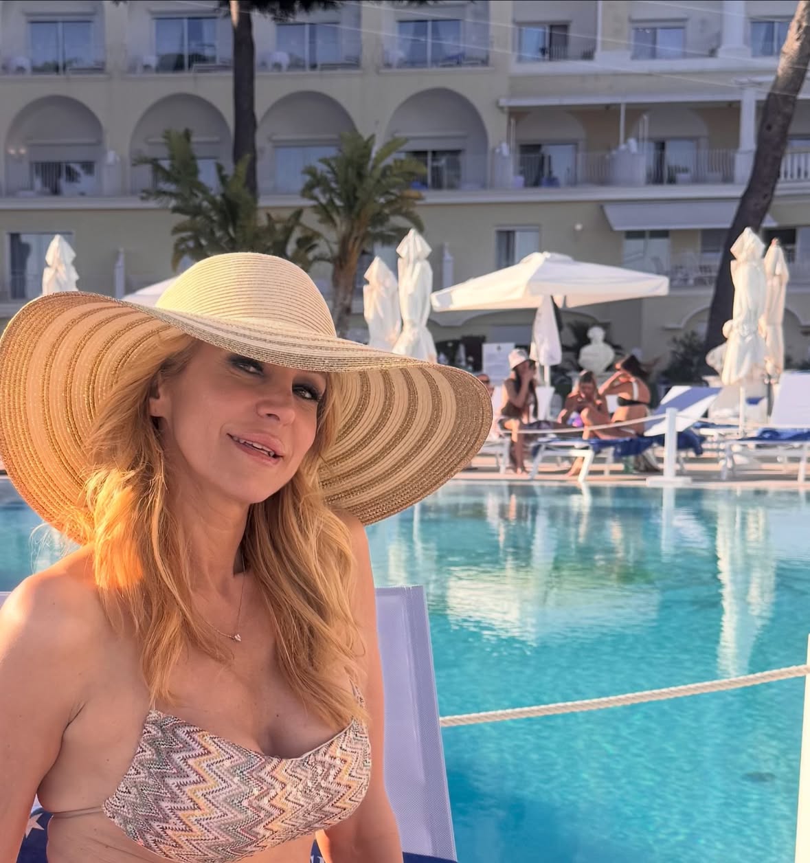 Primo weekend al mare per me dopo la finale del #GFVIP 💙

Dove andrete in vacanza? Datemi qualche idea… 😘🥰
