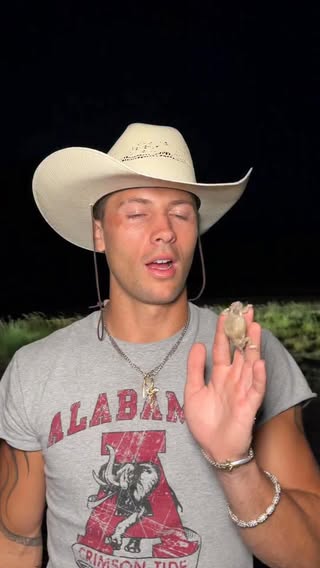 Don’t get confused. Prob in the top 5 of cool lizards imo