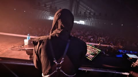 What a beautiful journey at @soendafestival last Saturday. The sound system at the booth was incredible, and I had an amazing time playing Indarkstrial and Bochka as the sun set. Thanks to everyone who shared that moment with me 🥷🏿🖤⛓️