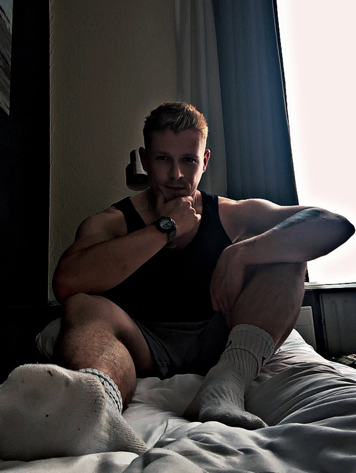Dieser Post geht an meine White Sox Community. 🧦

Auch wenn ich euren Fetisch nicht teile, freue ich mich natürlich über eure Nachrichten. Leider kann ich nicht jeden Wunsch bzw. jede Fantasie erfüllen. 🥹

Aber ganz ehrlich: Jeder hat seine Vorlieben – und auch ihr seid hier herzlich willkommen. 🤗

#community #whitesox #toleranz #kinkcommunity #jederwieermag