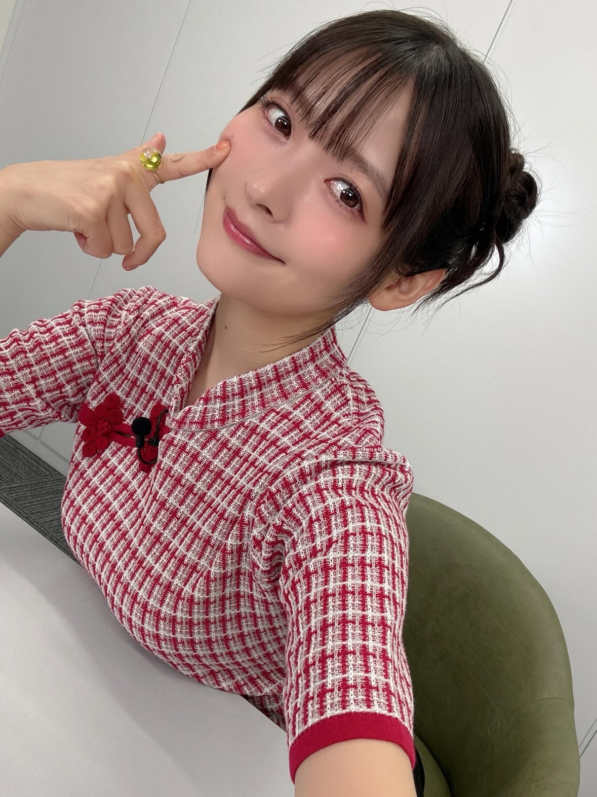 きんようび〜！
みなさま、今週も大変おつかれさまでしたっ！

今日は毎度おなじみ流浪の番組「すみぺ倶楽部」の配信をしておりましたよ〜！
オーバークックという火災を止めるゲームを遊びました！なんて危険なんだ！
金曜日配信ということでおシャンパンでごきげん！また来月お会いいたしましょうね〜！！

Xではお知らせがありましたが、こちらにもっ！
TVアニメ『ONEPIECE 』エルバフ編、軍子宮の声を担当させていただきます〜っ！
神の騎士団の一員、謎多き存在です！アニメでどのように動き出すのか、見届けていただければうれしいです…！！

しかもなんと早くも軍子さんのフィギュアがでるそうです！！！う！！！うれじい！！！！
引き続きワンピースエルバフ編をお楽しみに…！！

それでは皆さま、すこやかで楽しい週末をお過ごしくださいませっ！

#上坂すみれ