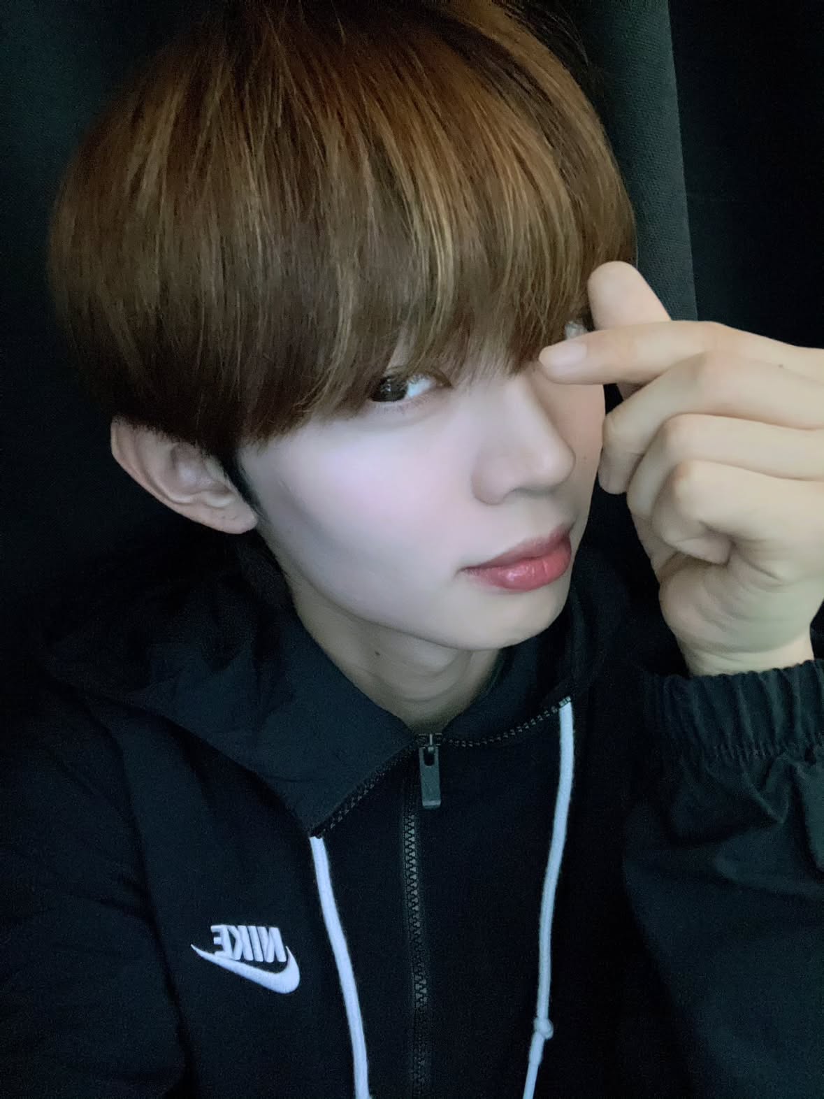 MO:TI 여러분을 만난 것은 저에게 무엇보다 소중한 기적입니다!
기쁜 날도, 불안한 날도, 슬픈 날도 있겠지만, 
그 모든 순간을 MO:TI 여러분과 함께 쌓아가고 싶습니다.
항상 고마워, 사랑해🫶

#이모티엠 #emotim #모티 #moti #rei