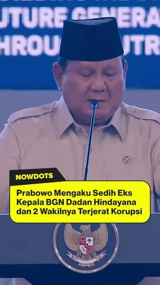 Presiden Prabowo Subianto mengaku sedih harus mencopot Dadan Hindayana dan dua mantan Wakil Kepala Badan Gizi Nasional (BGN), Sony Sonjaya serta Lodewyk Pusung, yang kini ditetapkan sebagai tersangka dugaan korupsi tata kelola program Makan Bergizi Gratis (MBG). Dalam pidatonya di Bogor, Prabowo mengatakan ketiganya merupakan orang yang selama ini ia percaya dan beri amanah untuk menjalankan program strategis nasional tersebut.

Meski demikian, Prabowo menegaskan keputusan pergantian pimpinan BGN diambil setelah dirinya menerima berbagai laporan mengenai kejanggalan dan indikasi penyelewengan dalam tubuh lembaga tersebut. Ia mengaku telah meminta BPKP, PPATK, dan instansi terkait melakukan penelusuran karena program MBG dinilai sangat penting bagi masa depan anak-anak Indonesia. Prabowo juga menekankan bahwa kualitas sebuah organisasi sangat ditentukan oleh integritas pemimpinnya, sehingga dugaan pelanggaran yang terjadi harus diproses sesuai hukum yang berlaku.

-
#nowdots