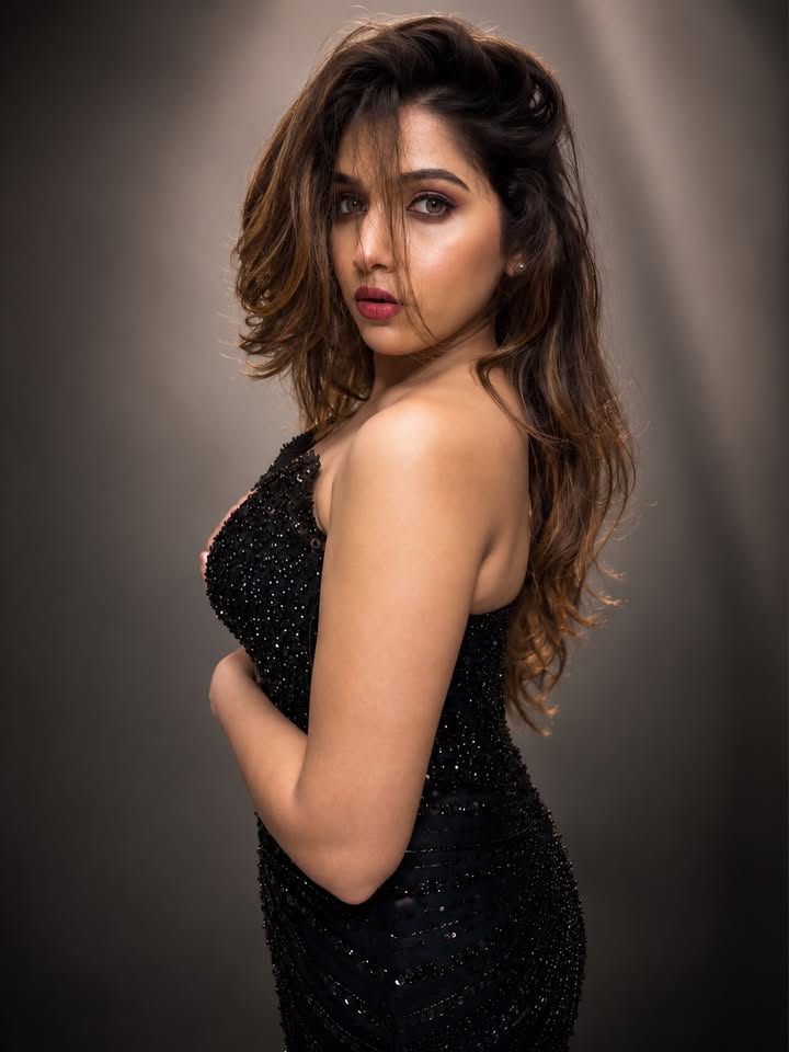 ♥️💎Confidence is my favorite accessory. 💎♥️
.
#jahnavikillekar #marathiactress #marathimulagi #biggbossmarathi #blackdress 
Special thanx to : @maahis_makeover_by_gangotri 
.
Beautiful dress by: @rashmi.s_the_rental_boutique 
.