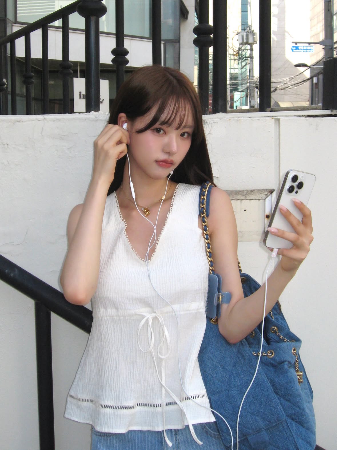 My summer ootds · .˚ ༘🦋⋆｡˚ (광고)

첫 번째 룩의 아워코모스 블라우스는 다가오는 여름에 시원하게 입고 데이트 가기 좋을 것 같고➿🌼 마지막 세 번째 룩의 제가 애정하는 플로움 원피스는 포멀해 보이는데 막상 입으면 편해서 결혼식 하객룩으로 추천드려요👰🏻‍♀️⋆ . !!

6. 11 (목)까지 29CM 블랙프라이데이인 이구위크에서 제 착용 상품들을 연간 최대 할인율로 만나볼 수 있으니 꼭 구경해 보세요😽

💚이구위크, 최애 브랜드와 취향 탐험
🗓️기간 : 6. 1 (월) 19:00 - 6. 11 (목) 23:59

#29CM #이구위크 #블랙프라이데이