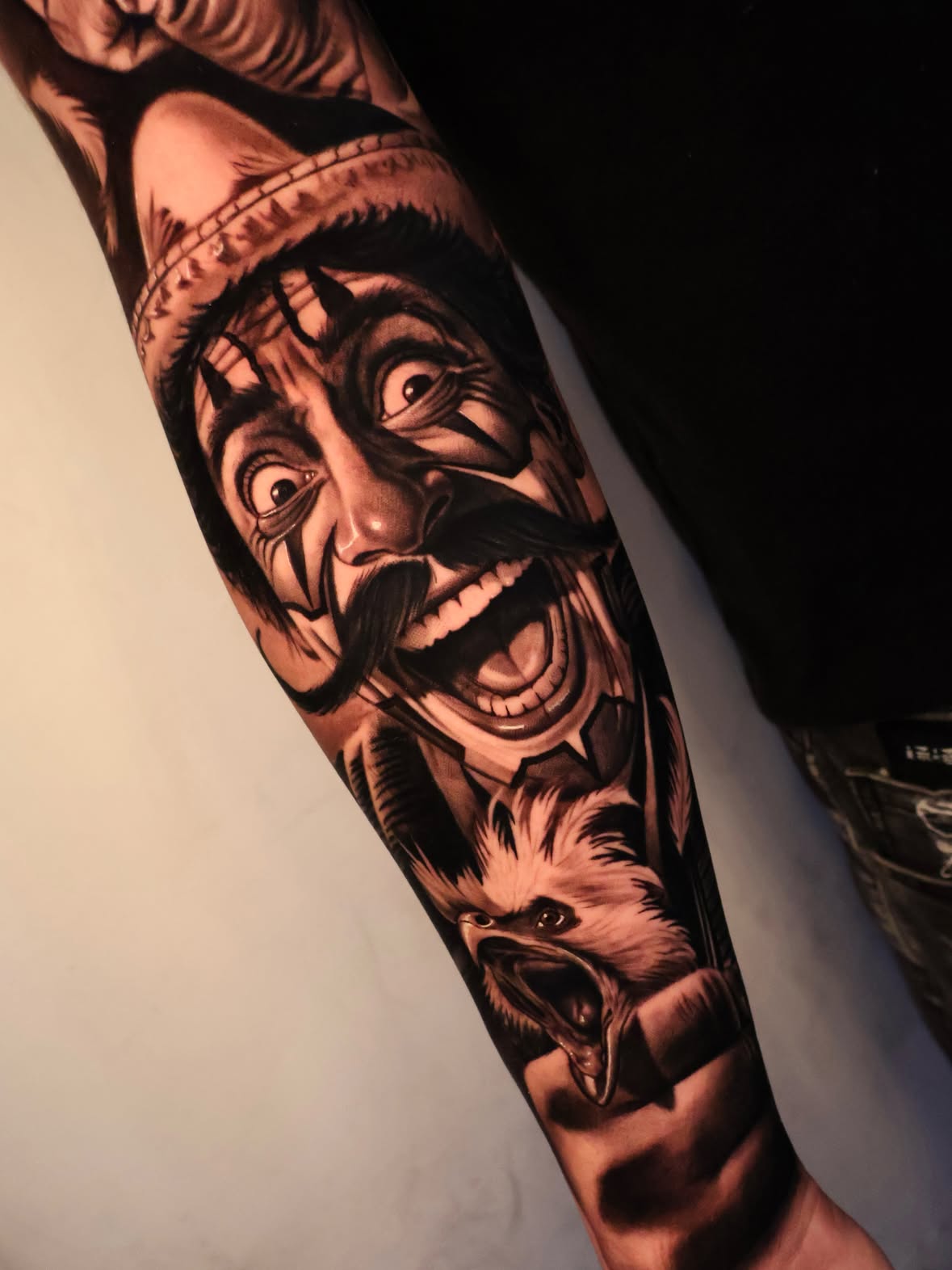 •GALLERO•

Tatuaggio realizzato durante i tre giorni alla @napoli_tattoo_expo .
Ringrazio tutte le persone che sono passate anche semplicemente per un saluto. 
Si è chiusa un’altra bellissima esperienza tra tante risate e conoscendo nuovi colleghi. Alla prossima 💪🏻

.
.
Eseguito con:
@kwadron 
@pantheraink 
@hornet
@bishoprotary 

Per informazioni e prenotazioni scrivimi in DM
📍Residente al @d2tattooshop (Napoli)

#tattoo #tattooart #tattooartists #chicano #chicanotattoo