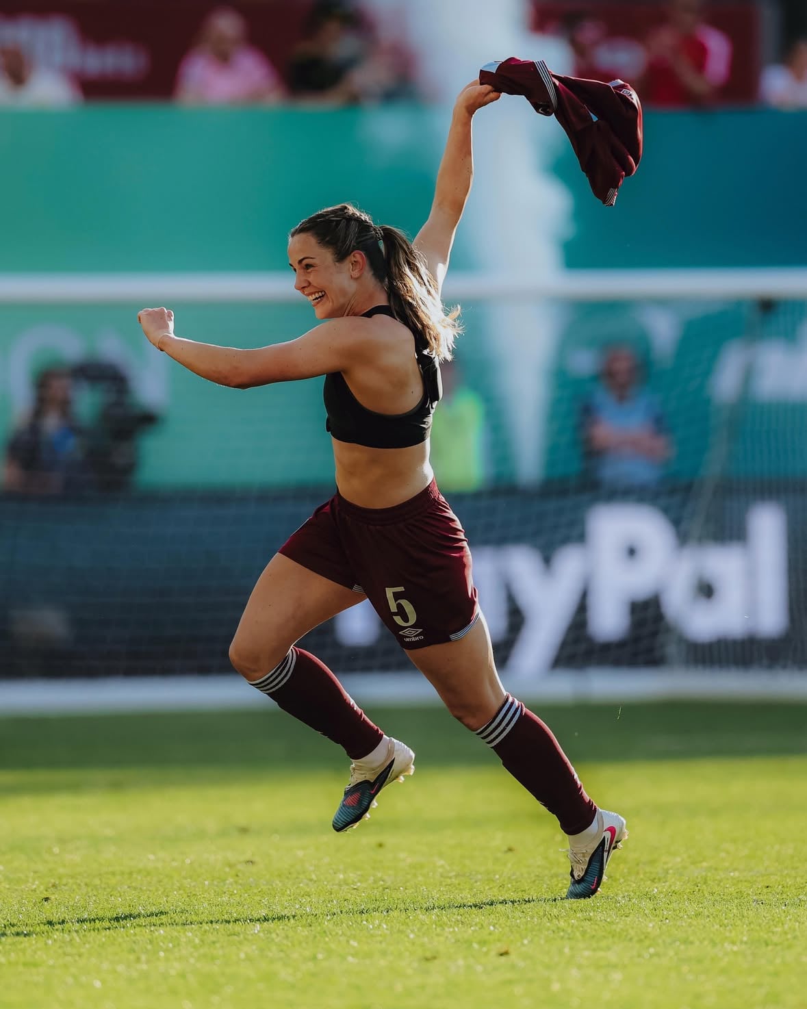 At least I got my goal and celebration before my ACL stopped cooperating 😃
Thank you for all the messages ❤️ I’m in good hands, so I know I’ll be alright.