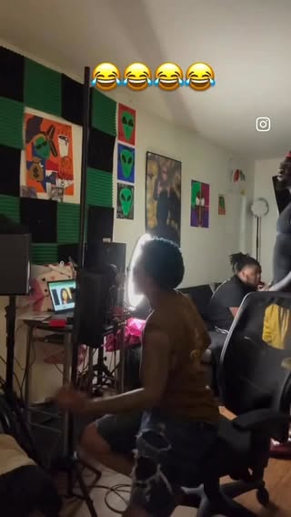 I don’t know why i love this song so much!! It’s so much to unpack😩 😂😂😂😂….is it the honesty in the voice? Is it the cousin on the couch singing background? Or is it the fact that i GOTTA DO THE REMIX CAUSE I FEEL LIKE THAT IS WHAT THE LORD WANTS ME TO DO AND TELL THE TRUTH bout these nigghhassssss!! Either way it’s fire 🔥🔥